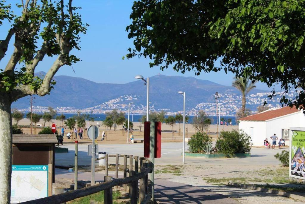 A16-Casa Con Barbacoa En La Playa Villa Empuriabrava Kültér fotó